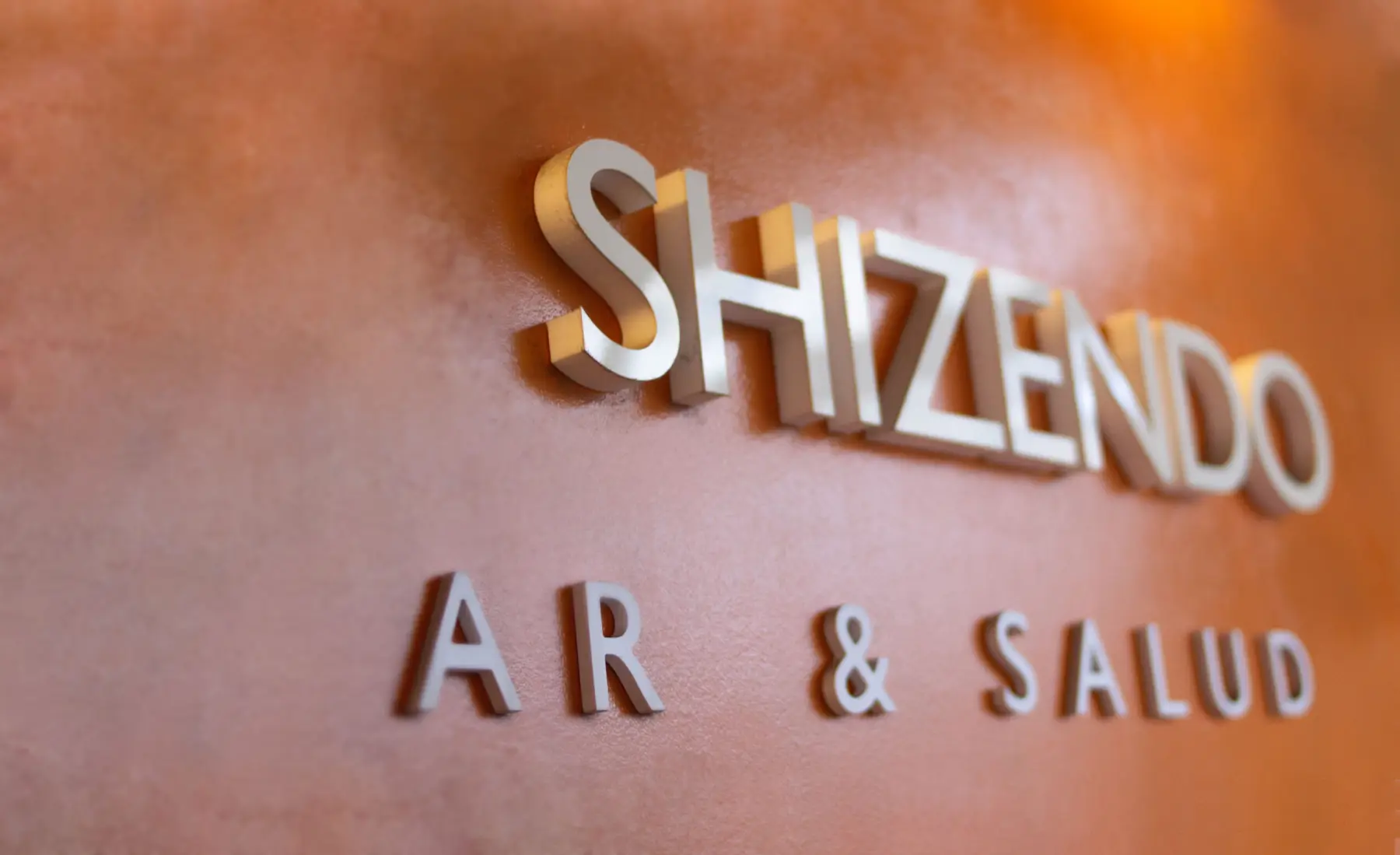 El cartel de Shizendo en la recepción del centro